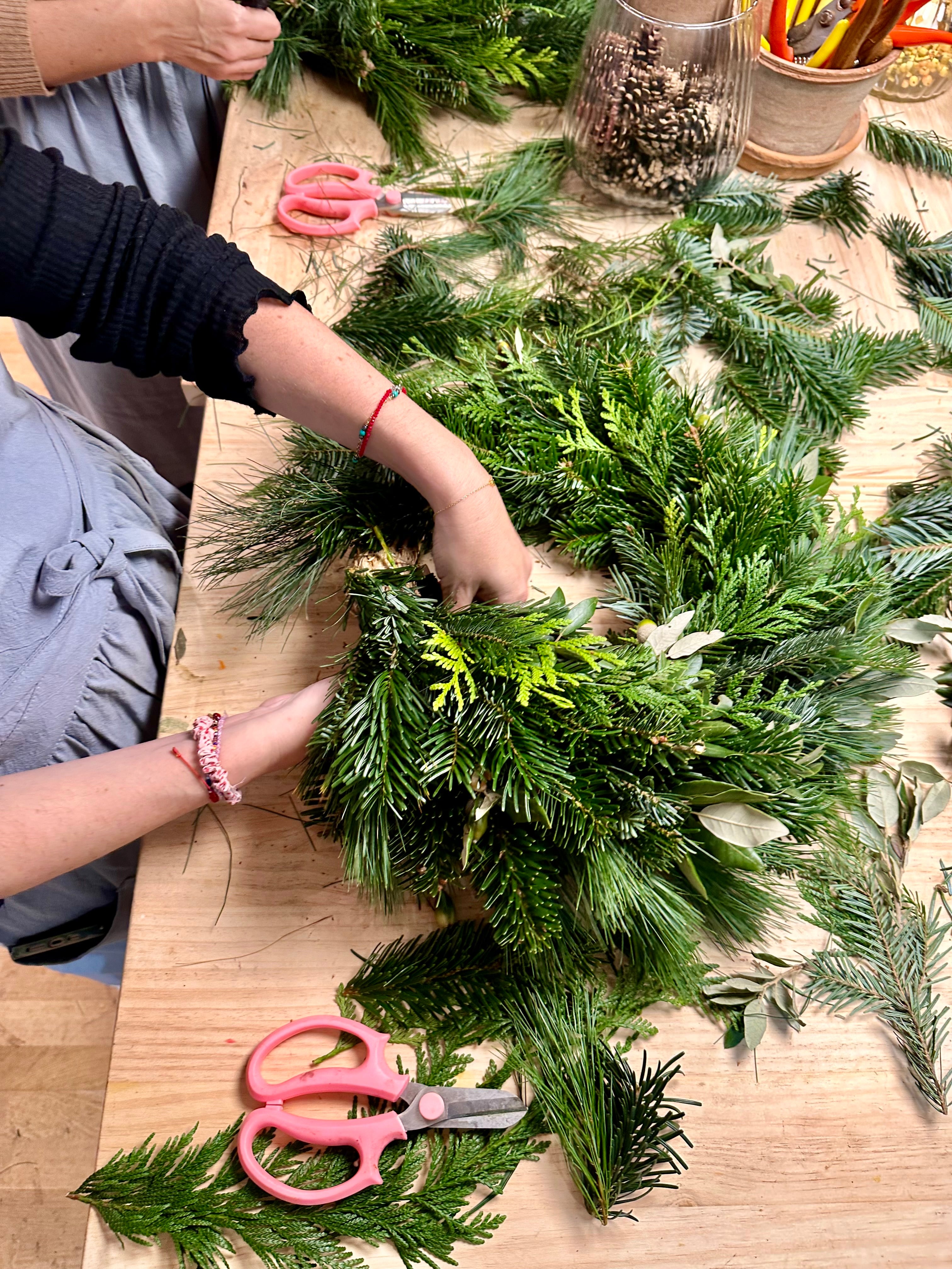 Taller Corona de Navidad — 25 noviembre 2025