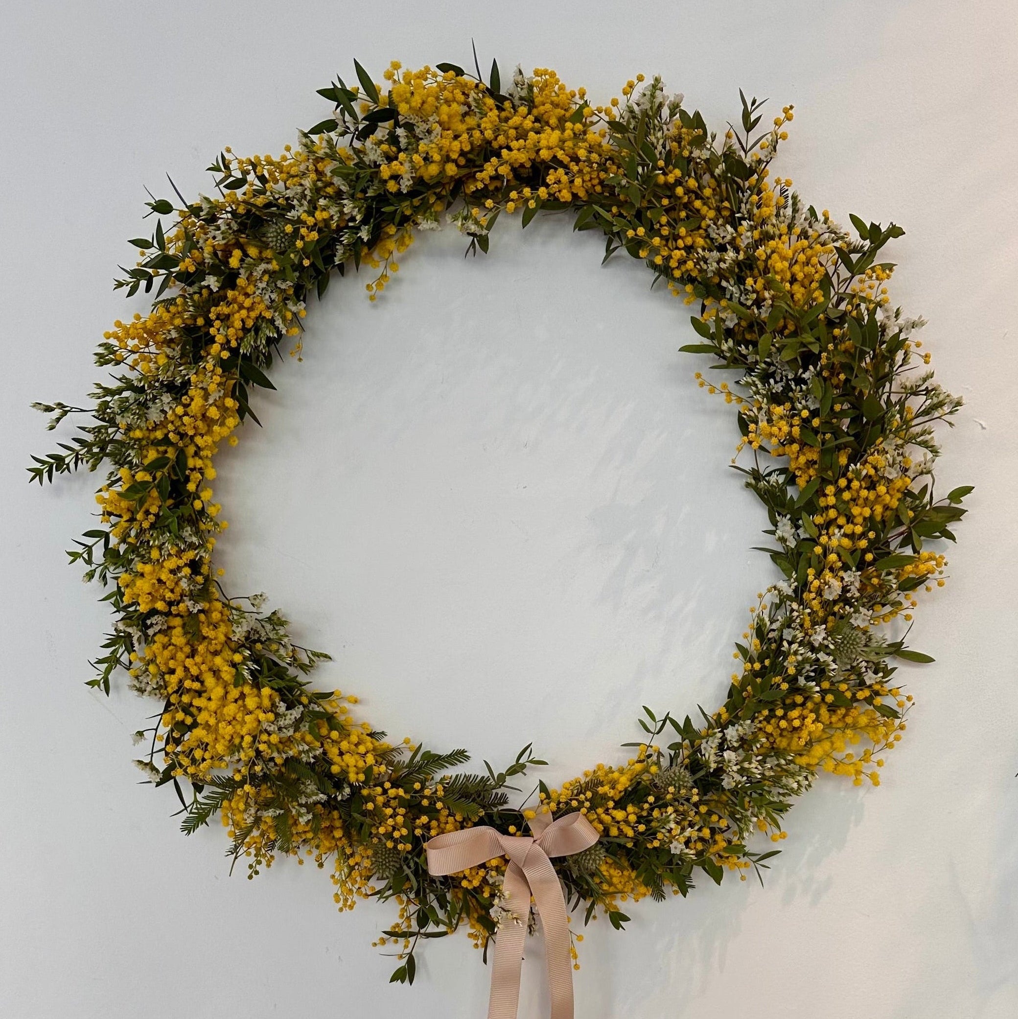 Corona de mimosa natural