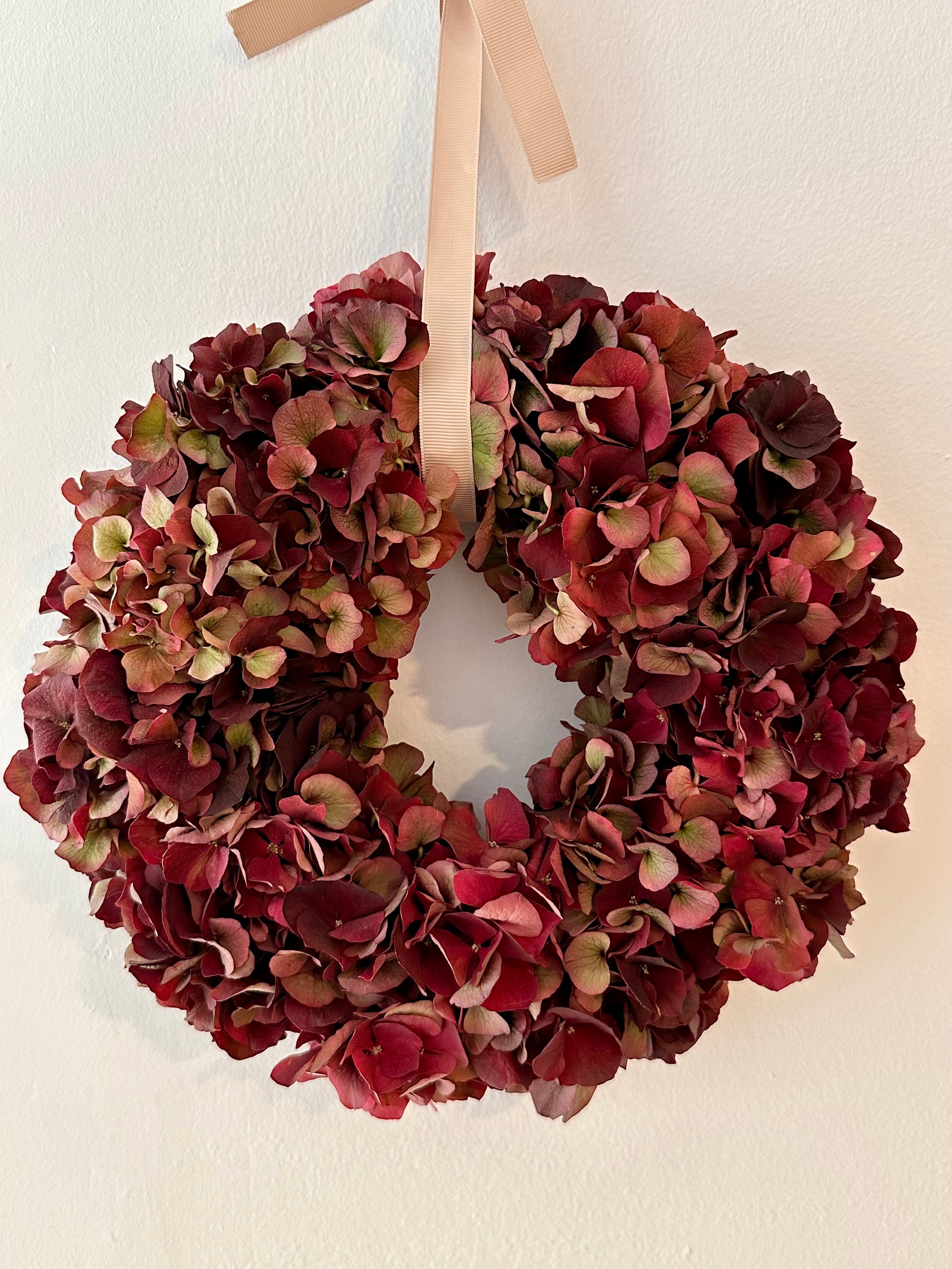 Corona de hortensias, burdeos