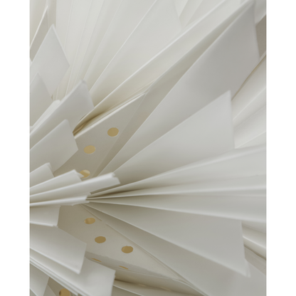 Estrella de papel blanco roto