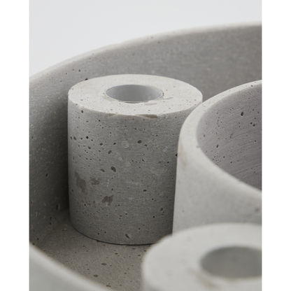 Portavelas de cemento gris