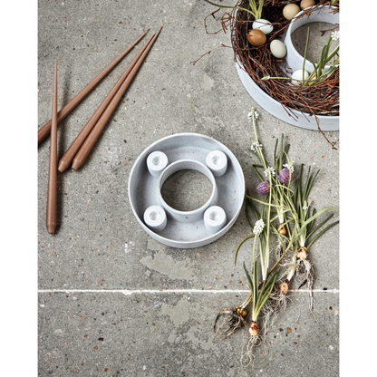 Portavelas de cemento gris