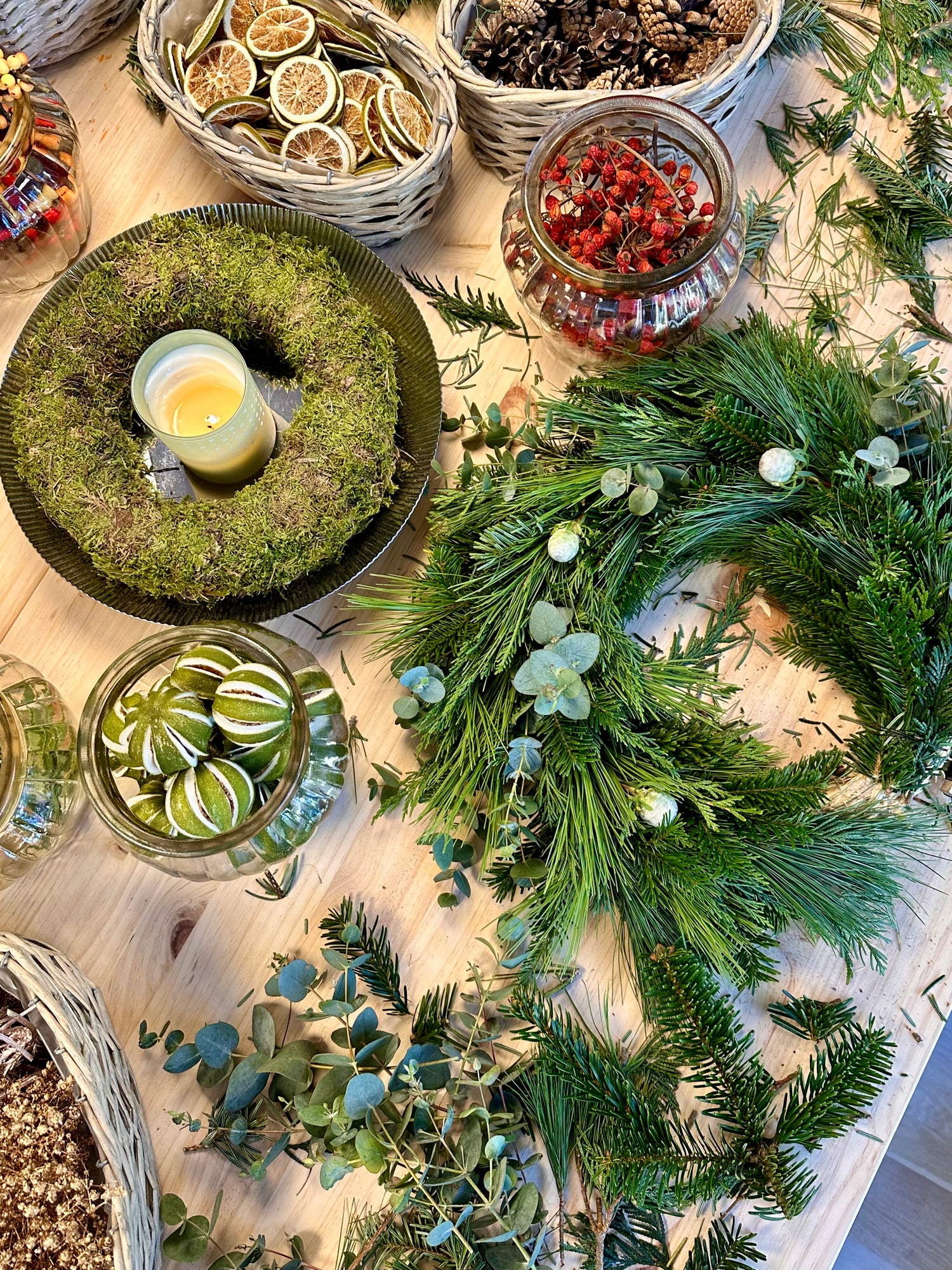 Taller Corona de Navidad — 9 diciembre 2025