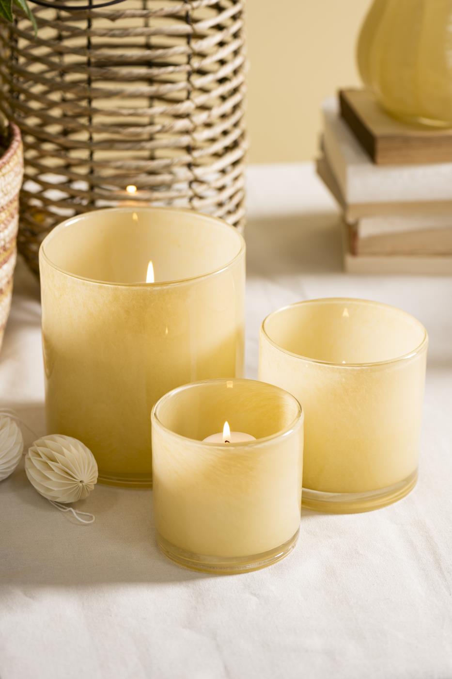 Maceta Venecia de vidrio opal amarillo, pequeño – Ib Laursen