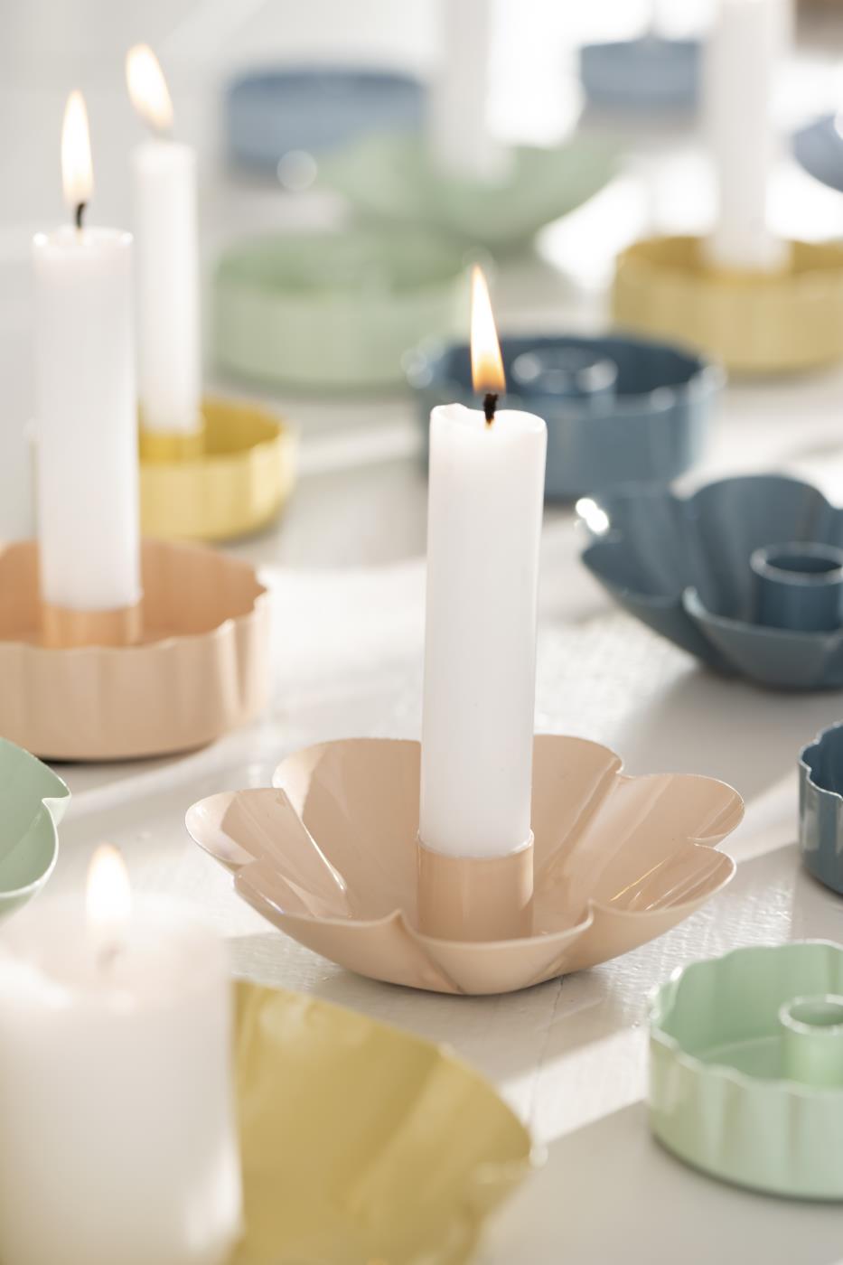 Portavelas con forma de flor rosa