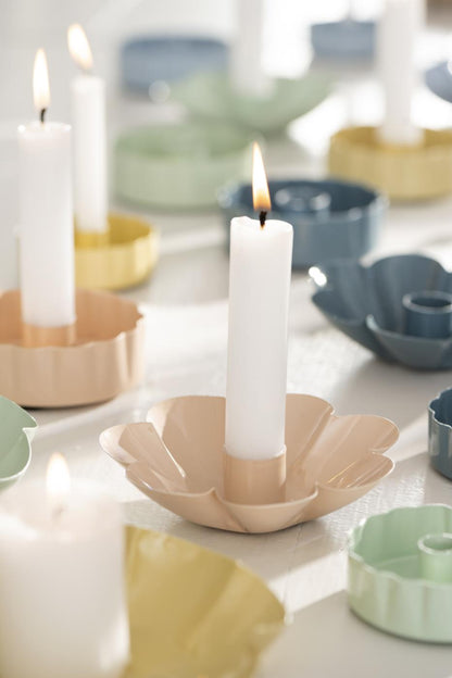 Portavelas con forma de flor rosa